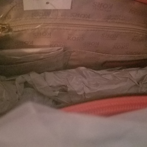 Michael Kors Jet Set purse - Picture 4 of 8